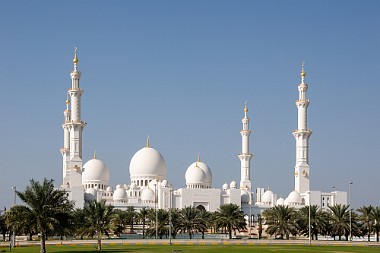 Sheikh Zayed Moschee (Abu Dhabi) Virtuelle Tour durch die Sheikh Zayed Moschee in Abu Dhabi. Die Tour wirkt im Vollbild-Modus am besten. Beachte das Menu rechts oben oder lenke die Maus über...