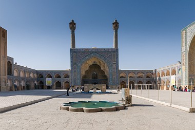 Freitagsmoschee von Isfahan (Iran) Virtuelle Tour durch die Freitagsmoschee von Isfahan. Sie wurde 138 n.d.H. (755 n.Chr.) von den Seldschuken erbaut und gilt als eines der schönsten Bauwerke der...